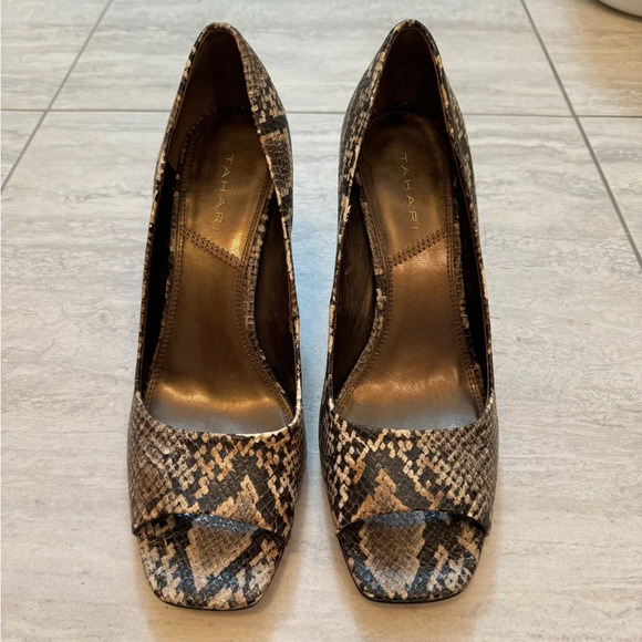 Tahari Snake Skin Print Pumps Sz 10 - Picture 2 of 5